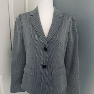 COPY - Le Suit Jacket and Pants Suit New size 6 N…